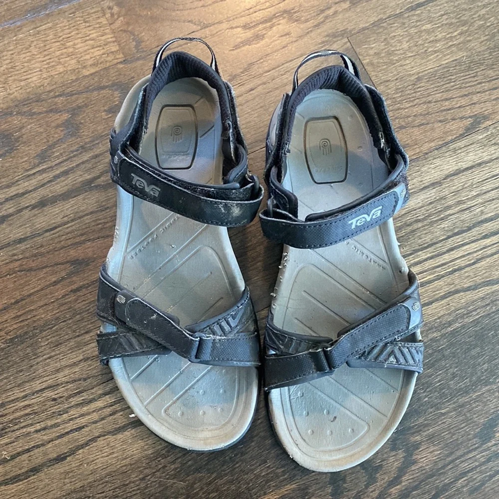 Teva Mens Sandals Black 9 GUC